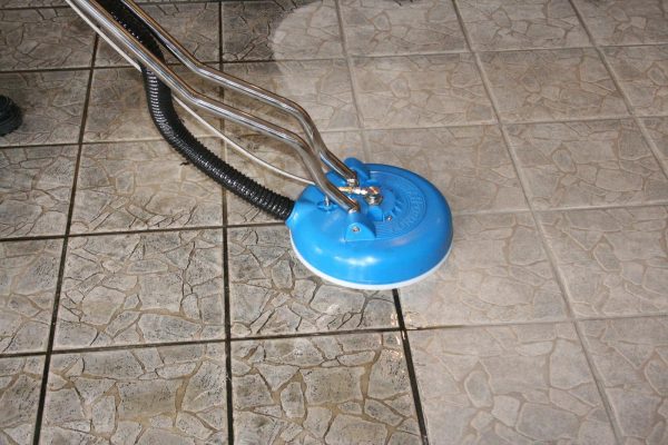 cleaning floors with cleaning device